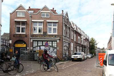 916006 Gezicht op de panden Goedestraat 2 -hoger te Utrecht.